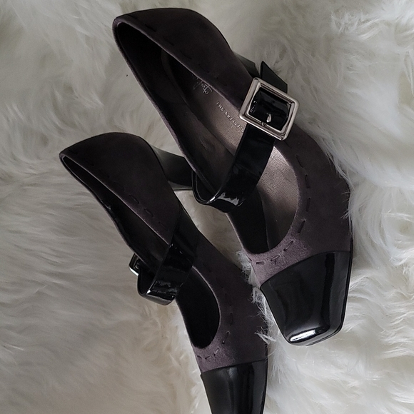 Shoes - Picture 2 of 4